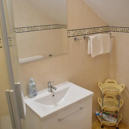 Kiki's Haven By Kristonia Apartman