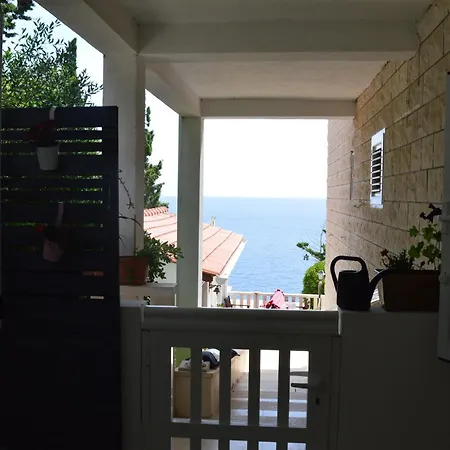 Kiki's Haven By Kristonia Apartman